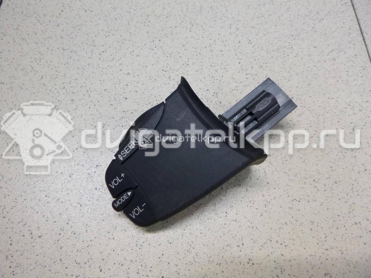 Фото Переключатель подрулевой управления магнитолой  1346664 для Ford Fiesta / Focus / Fusion Ju / Transit / Mondeo {forloop.counter}}