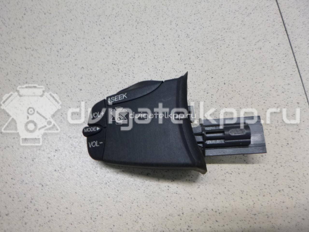 Фото Переключатель подрулевой управления магнитолой  1346664 для Ford Fiesta / Focus / Fusion Ju / Transit / Mondeo {forloop.counter}}