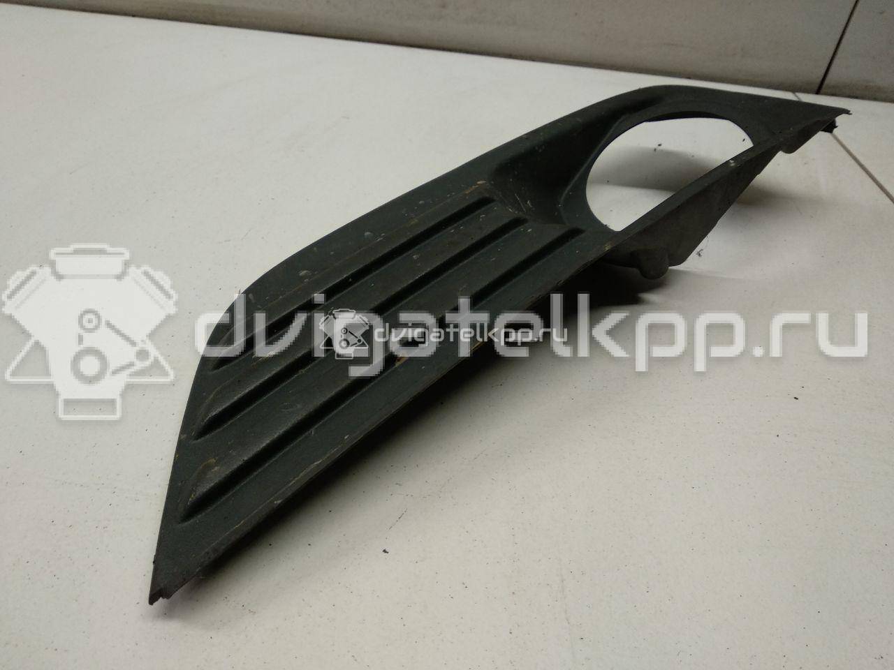 Фото Решетка в бампер правая  4M5119952AE для Ford Focus {forloop.counter}}