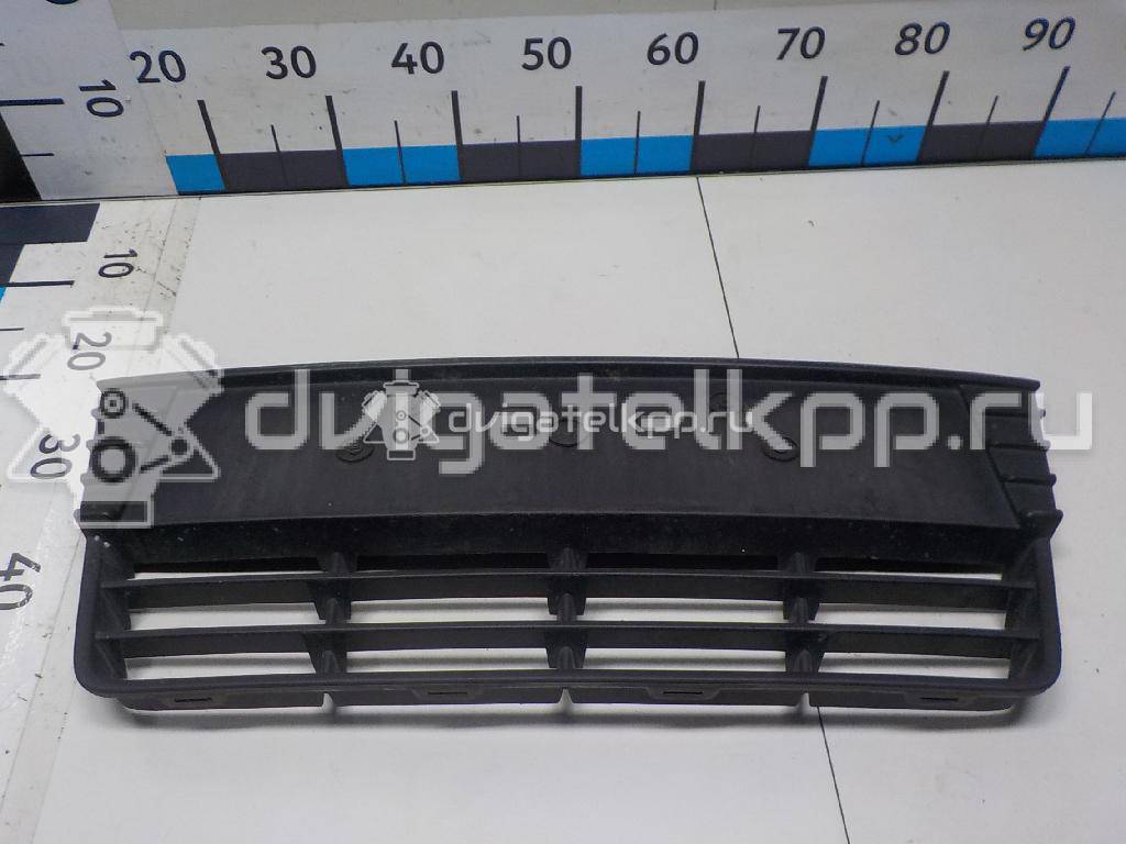 Фото Решетка в бампер центральная  1718734 для Ford Focus {forloop.counter}}