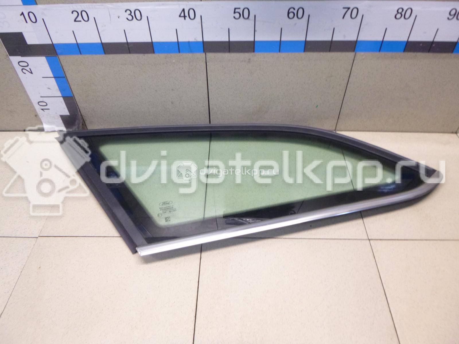 Фото Стекло кузовное глухое левое  1787074 для Ford Focus {forloop.counter}}
