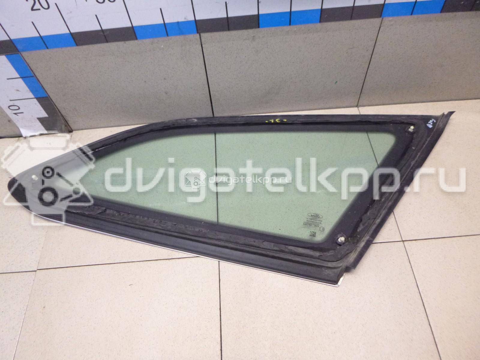 Фото Стекло кузовное глухое левое  1787074 для Ford Focus {forloop.counter}}