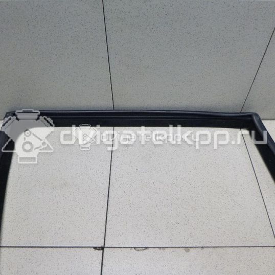 Фото Уплотнитель стекла двери  LR040927 для Land Rover Range Rover