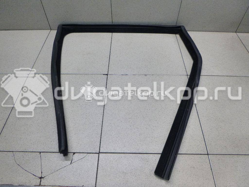 Фото Уплотнитель стекла двери  LR040927 для Land Rover Range Rover {forloop.counter}}