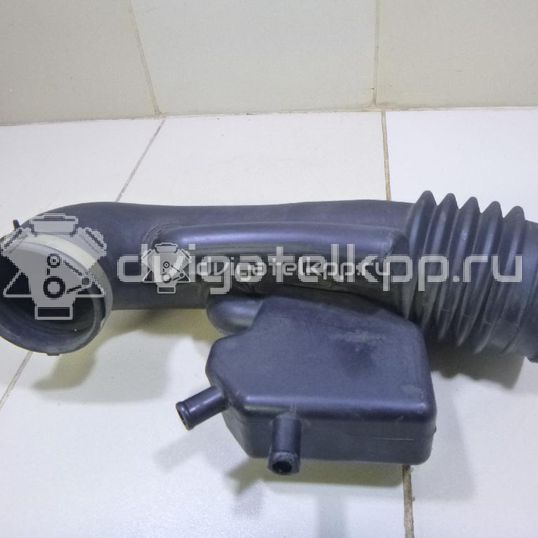 Фото Патрубок воздушного фильтра для двигателя VK56DE для Infiniti / Nissan 305-322 л.с 32V 5.6 л Бензин/спирт 165767S000