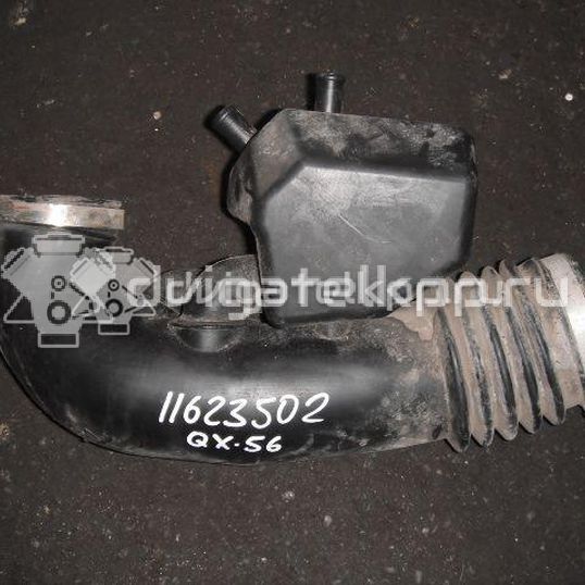 Фото Патрубок воздушного фильтра для двигателя VK56DE для Infiniti / Nissan 309-324 л.с 32V 5.6 л бензин