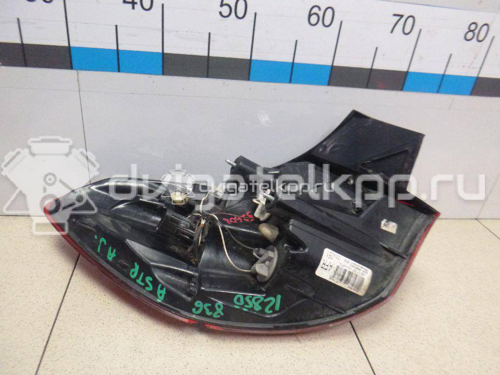 Фото Фонарь задний наружный правый  13314051 для Opel Astra {forloop.counter}}
