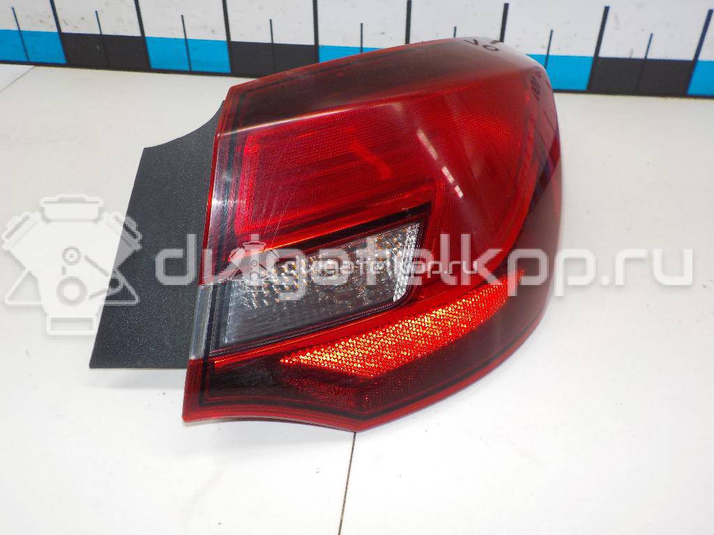 Фото Фонарь задний наружный правый  25870154 для Opel Astra {forloop.counter}}