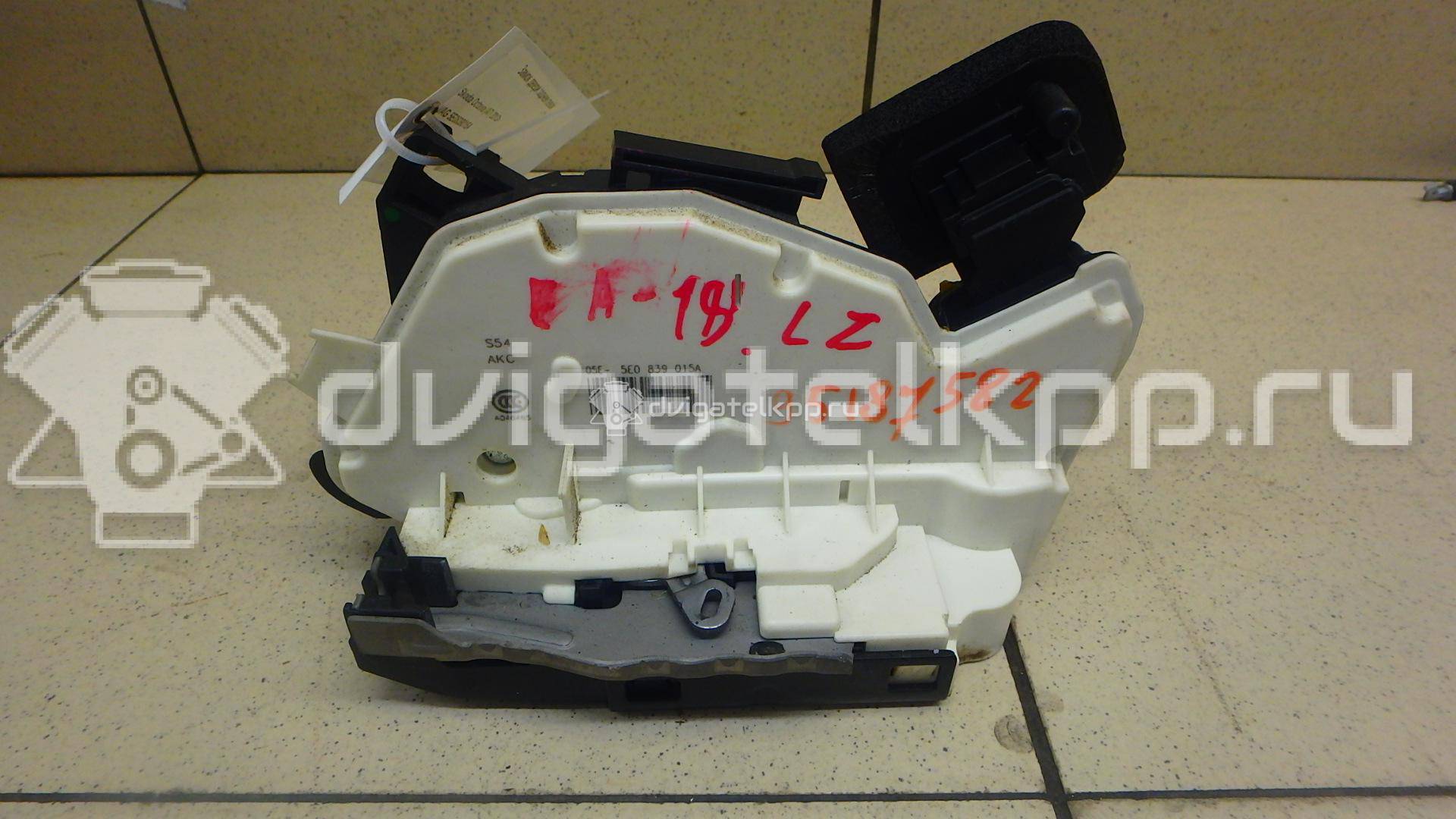 Фото Замок двери задней левой  5E0839015A для Skoda Octavia / Yeti 5L / Rapid {forloop.counter}}