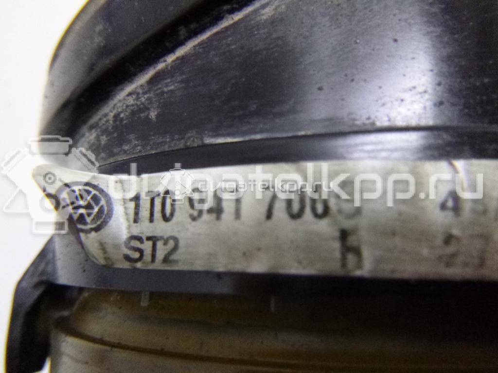 Фото Фара противотуманная правая  1T0941700C для Volkswagen Tiguan / Touran / Cc / Eos 1F7, 1F8 / Golf {forloop.counter}}