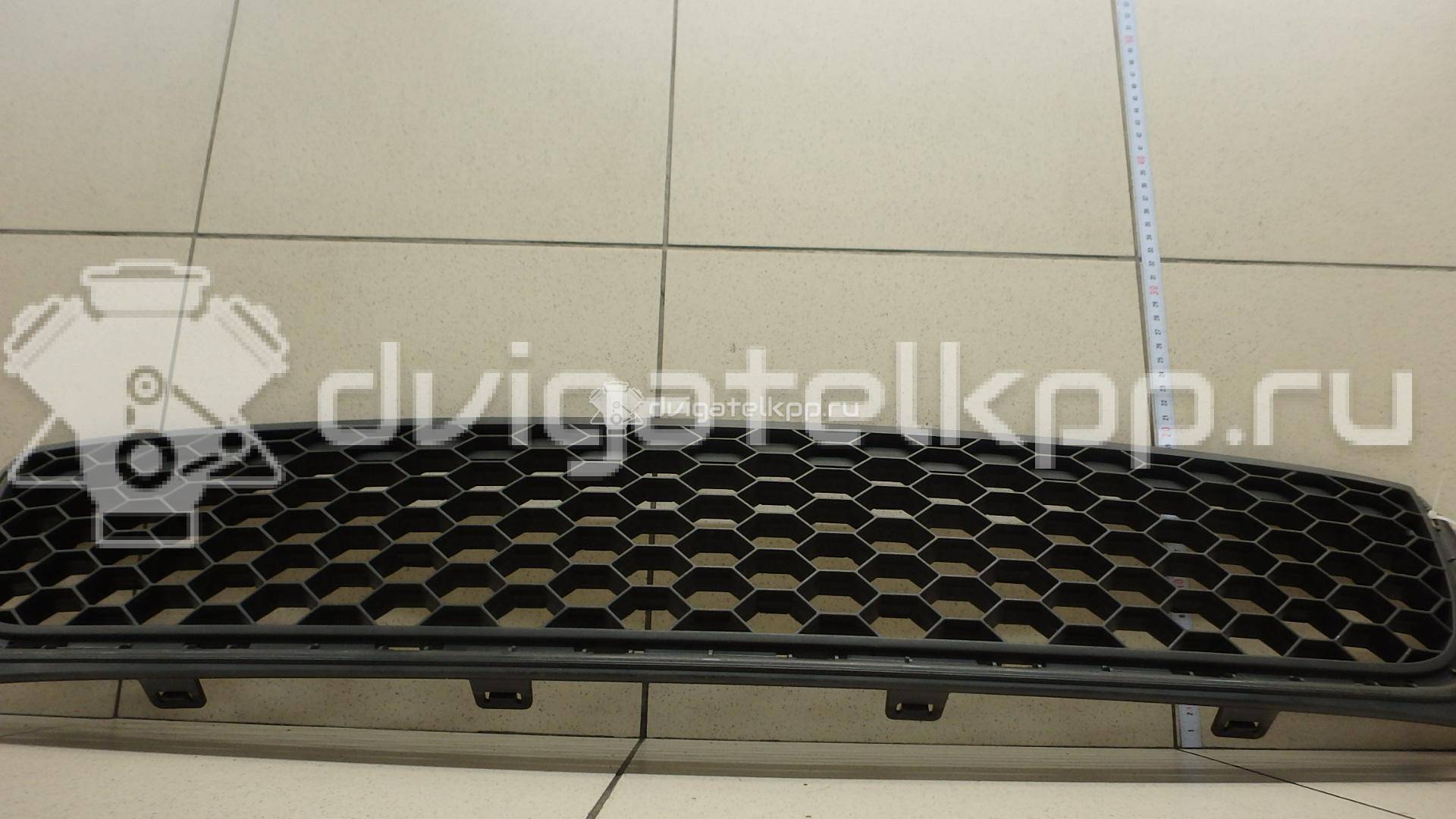 Фото Решетка в бампер центральная  5K0853677C9B9 для Volkswagen Golf {forloop.counter}}