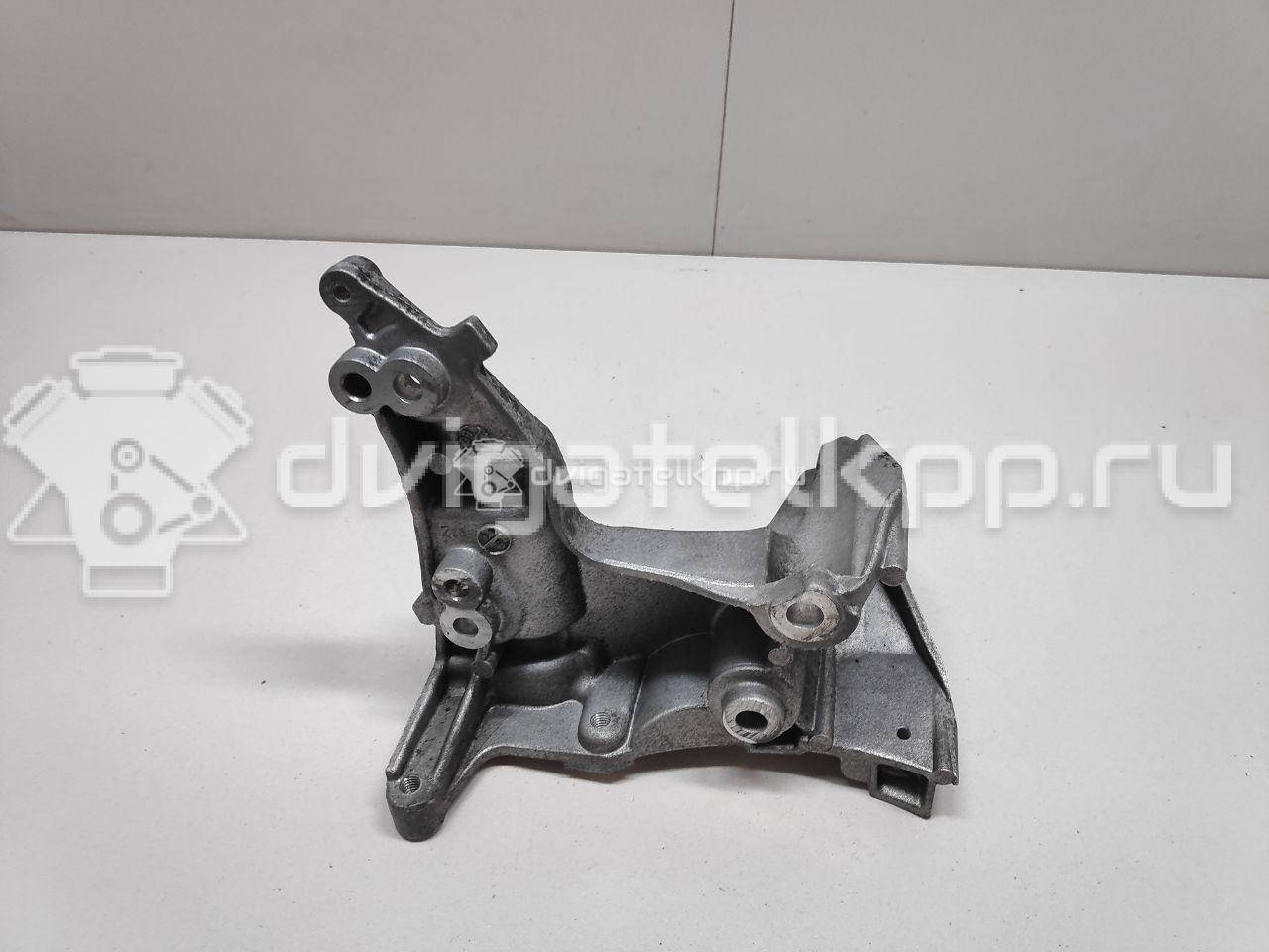 Фото Кронштейн генератора для двигателя 9HV (DV6TED4) для Peugeot 308 / 207 / 307 / Partner 90 л.с 16V 1.6 л Дизельное топливо 5706N6 {forloop.counter}}