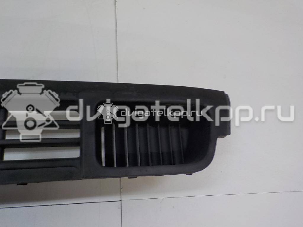 Фото Решетка в бампер центральная  7H08077197G9 для Volkswagen Transporter / Multivan {forloop.counter}}