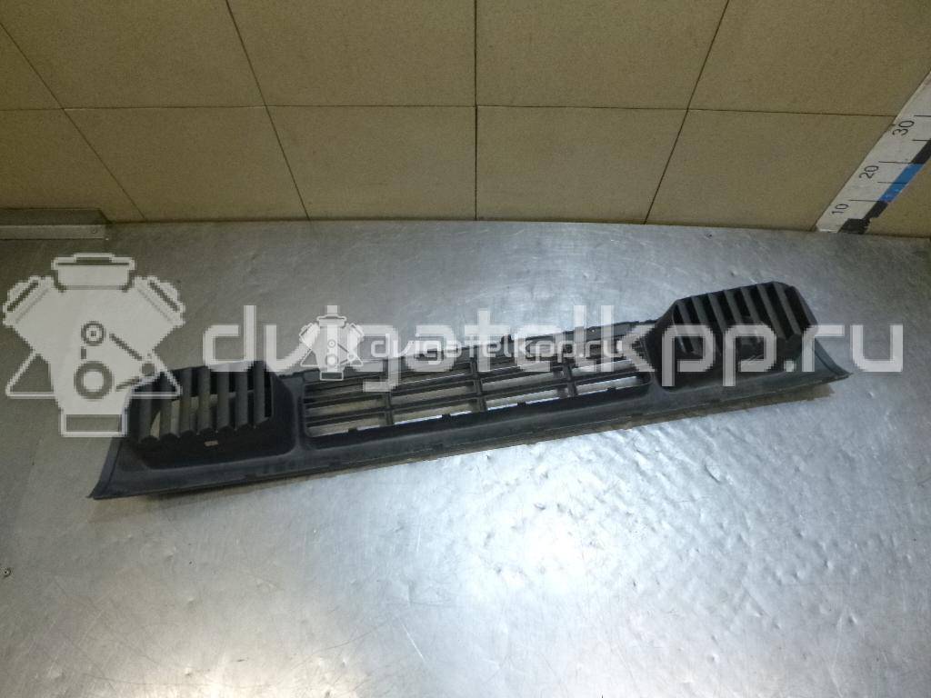 Фото Решетка в бампер центральная  7H08077197G9 для Volkswagen Transporter / Multivan {forloop.counter}}
