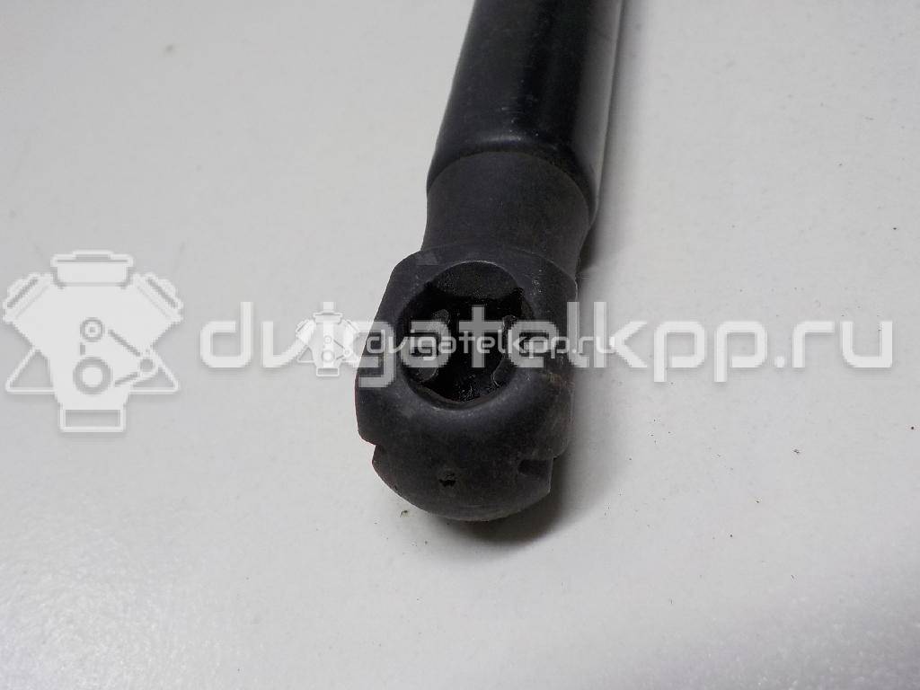 Фото Амортизатор двери багажника  6R6827550A для Volkswagen Polo / Jetta {forloop.counter}}