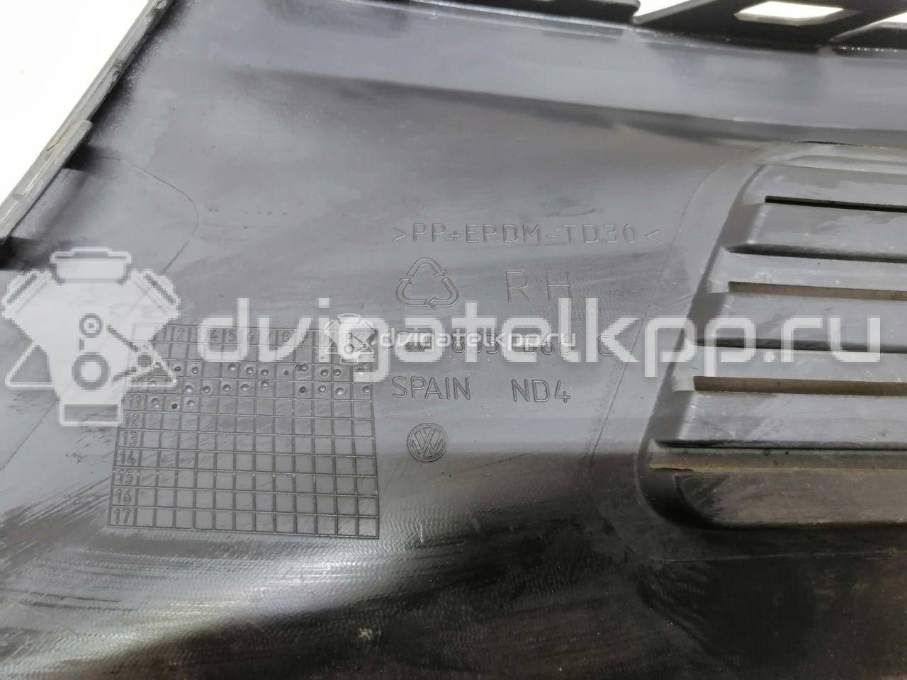 Фото Решетка в бампер правая  6R0853666C9B9 для Volkswagen Polo {forloop.counter}}