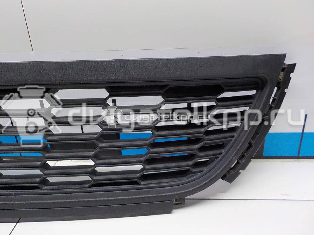 Фото Решетка в бампер центральная  6R0853677A9B9 для Volkswagen Polo {forloop.counter}}