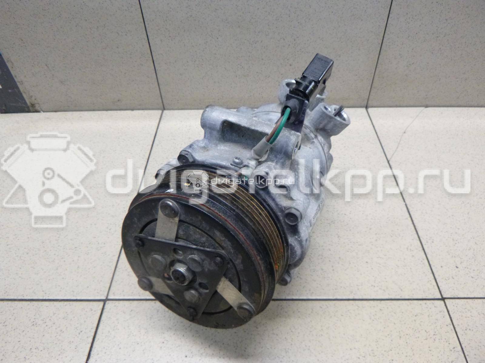 Фото Компрессор системы кондиционирования  6RF820803C для Volkswagen Load Up 121, 122, Bl1, Bl2 / Up 121, 122, Bl1, Bl2 {forloop.counter}}