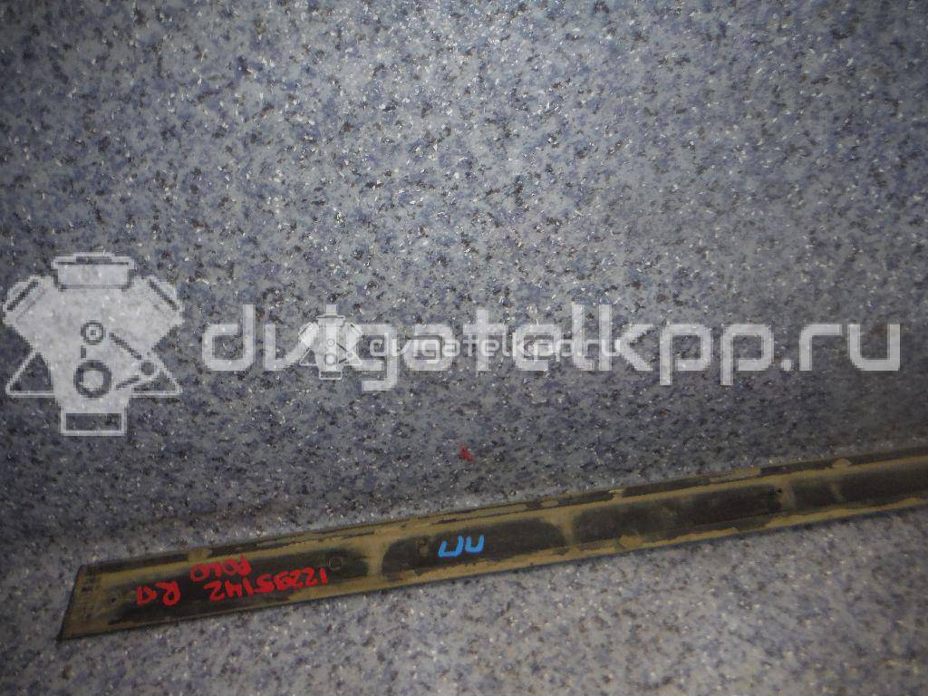 Фото Молдинг передней правой двери  6Q4853516AGRU для Volkswagen Polo {forloop.counter}}