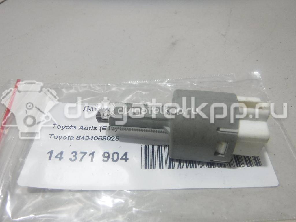 Фото Датчик включения стопсигнала  8434069025 для Toyota Dyna / Iq J1 / Land Cruiser / Hiace / Avensis {forloop.counter}}