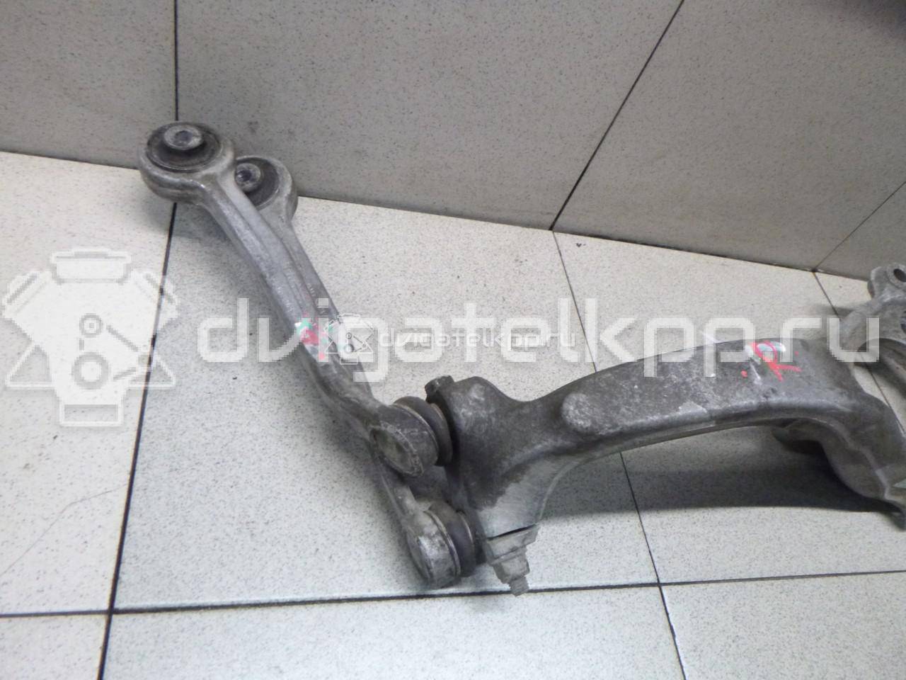 Фото Кулак поворотный передний правый  8K0407254AA для Audi A5 / A4 / Q5 {forloop.counter}}