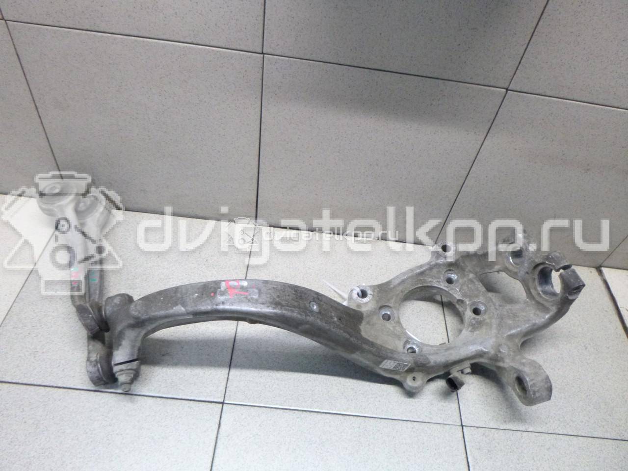 Фото Кулак поворотный передний правый  8K0407254AA для Audi A5 / A4 / Q5 {forloop.counter}}