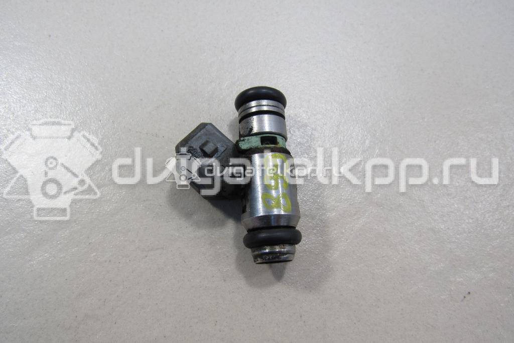 Фото Форсунка инжекторная электрическая для двигателя AEE для Volkswagen Polo / Caddy / Vento 1H2 / Golf 75 л.с 8V 1.6 л бензин 032906031A {forloop.counter}}