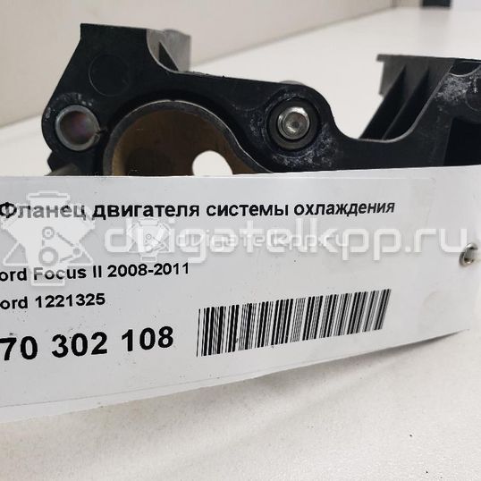 Фото Фланец двигателя системы охлаждения  1221325 для Ford Fiesta / Focus / Puma Ec