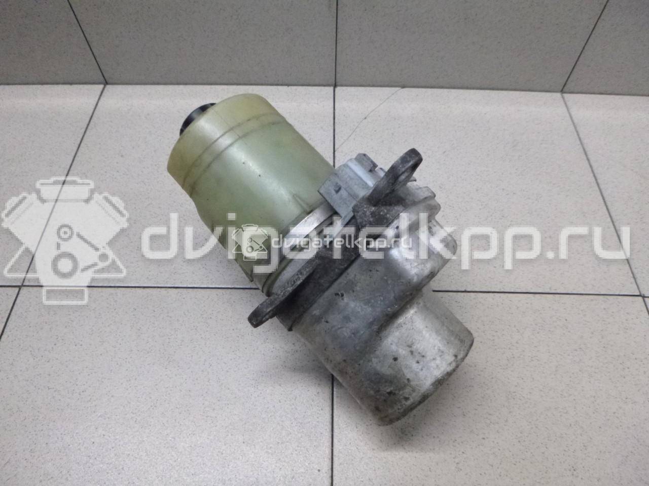 Фото Насос гидроусилителя  1545071 для Ford Fiesta / Focus / Kuga / C-Max {forloop.counter}}