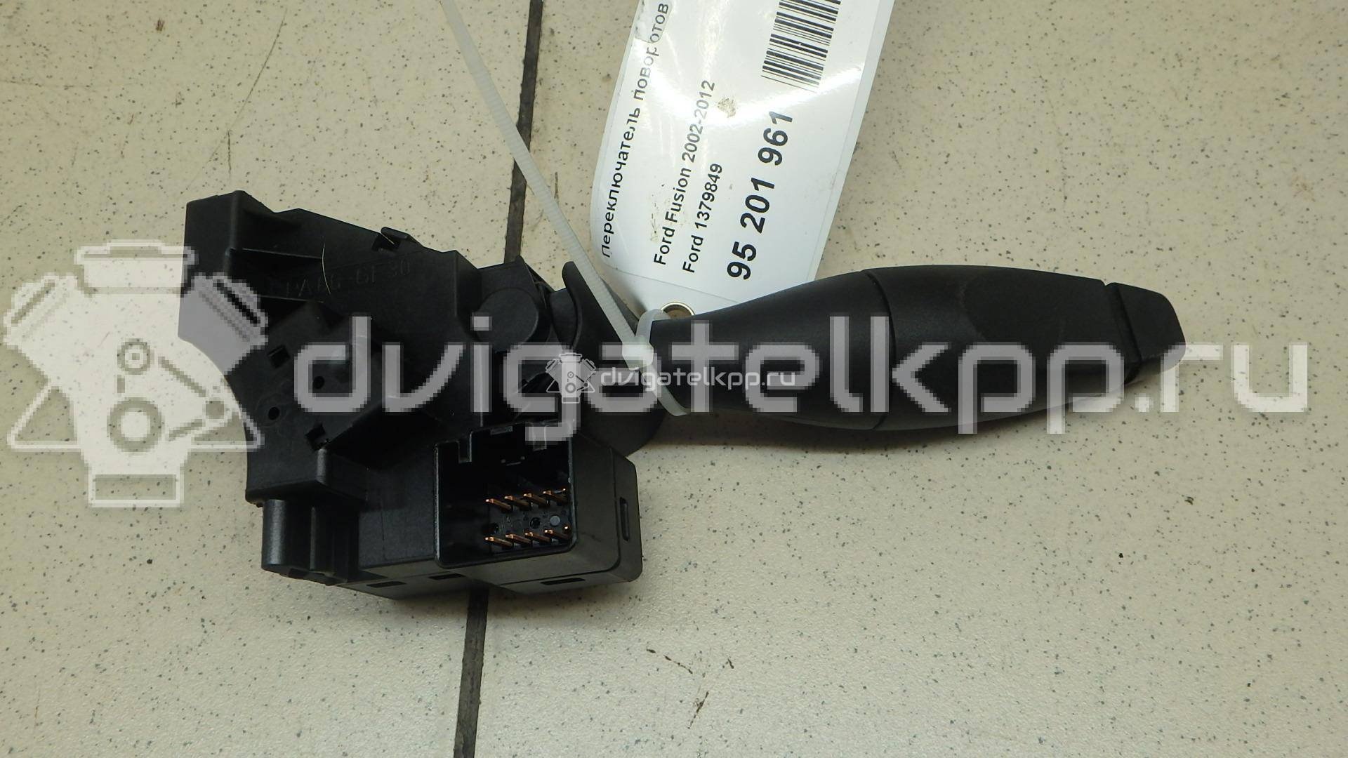 Фото Переключатель поворотов подрулевой  1379849 для Ford Fiesta {forloop.counter}}
