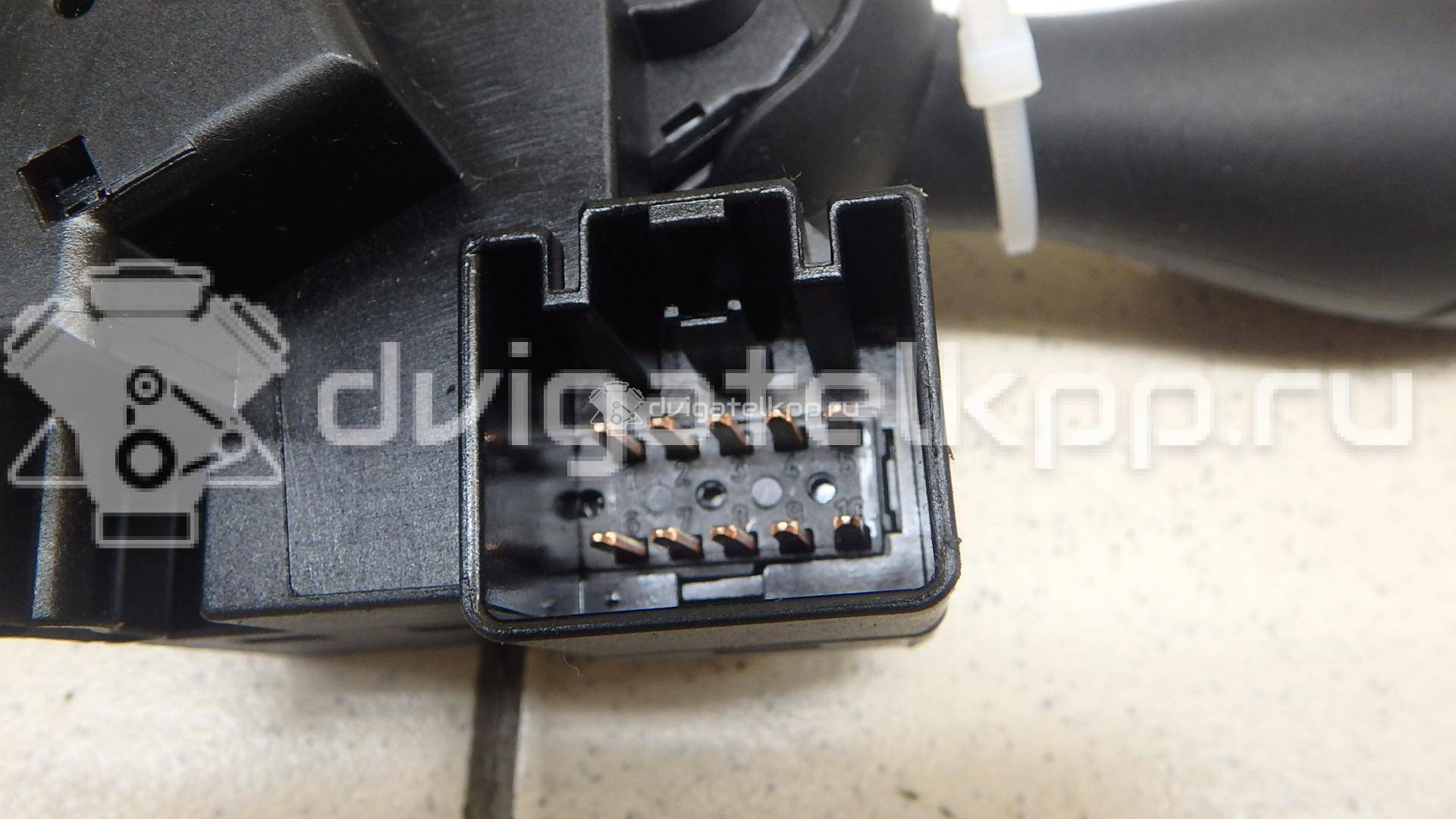 Фото Переключатель поворотов подрулевой  1379849 для Ford Fiesta {forloop.counter}}