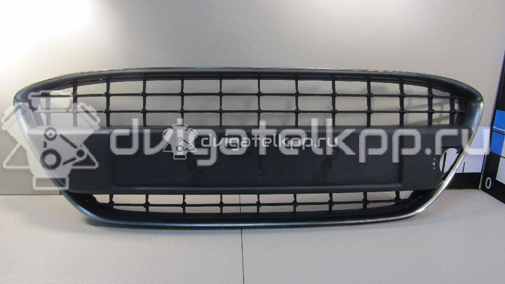 Фото Решетка в бампер центральная  1766625 для Ford Fiesta {forloop.counter}}