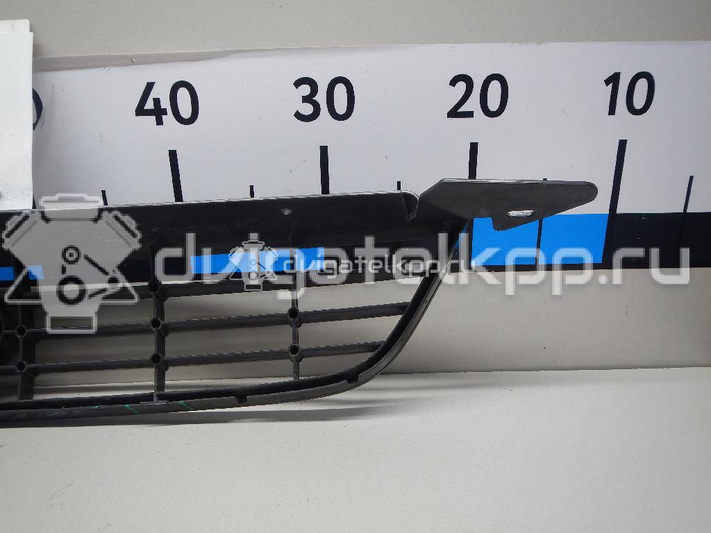 Фото Решетка радиатора  1676410 для Ford Focus {forloop.counter}}
