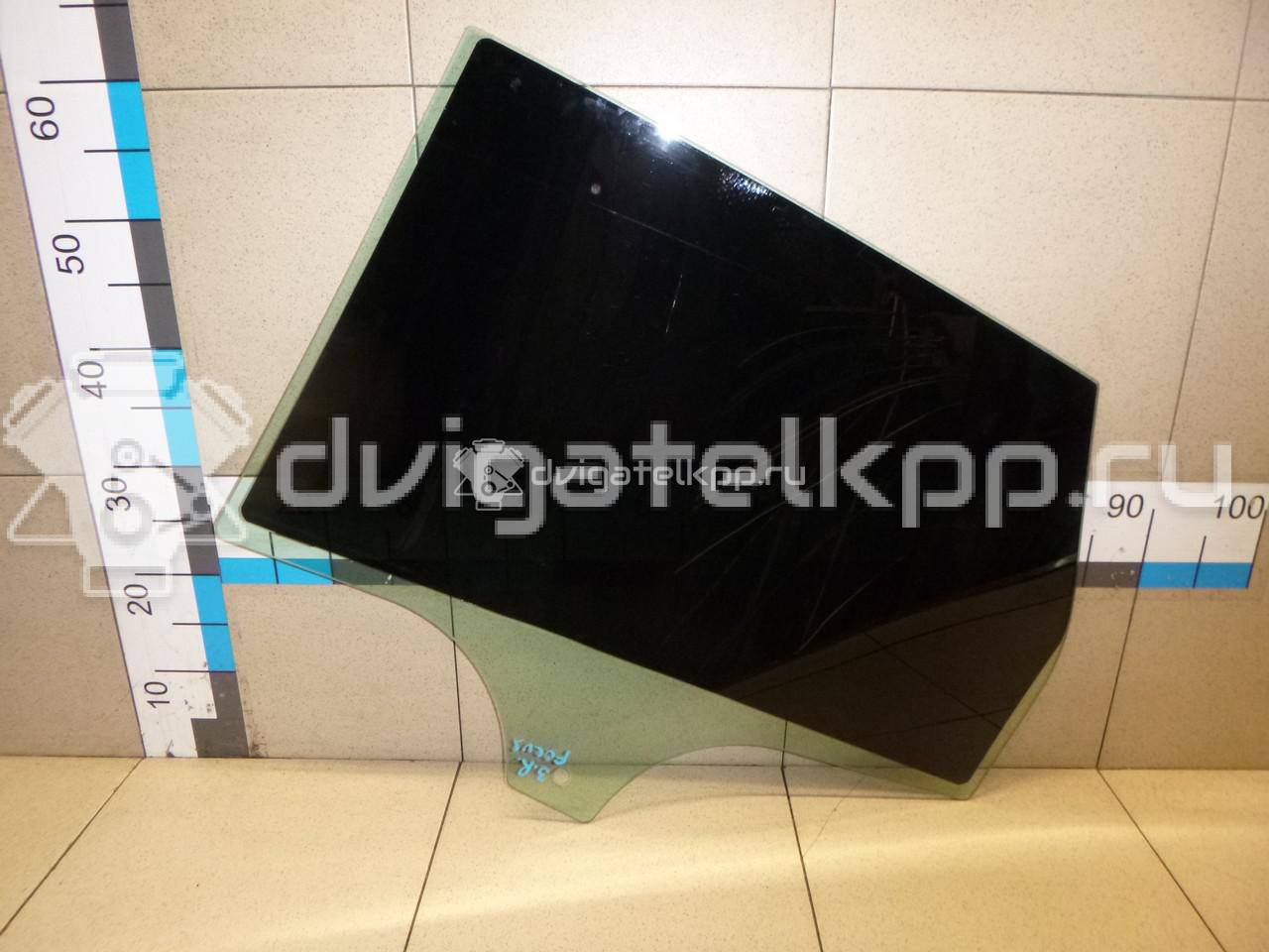 Фото Стекло двери задней правой  1708068 для Ford Focus {forloop.counter}}