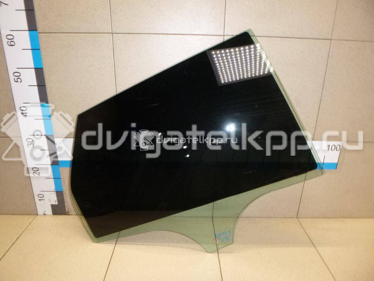 Фото Стекло двери задней правой  1708068 для Ford Focus {forloop.counter}}