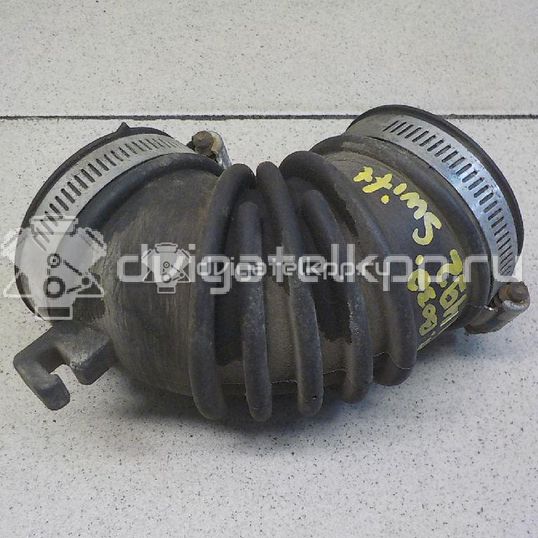 Фото Патрубок воздушного фильтра для двигателя M13A для Subaru / Suzuki / Chevrolet 82-94 л.с 16V 1.3 л бензин 1388163J00