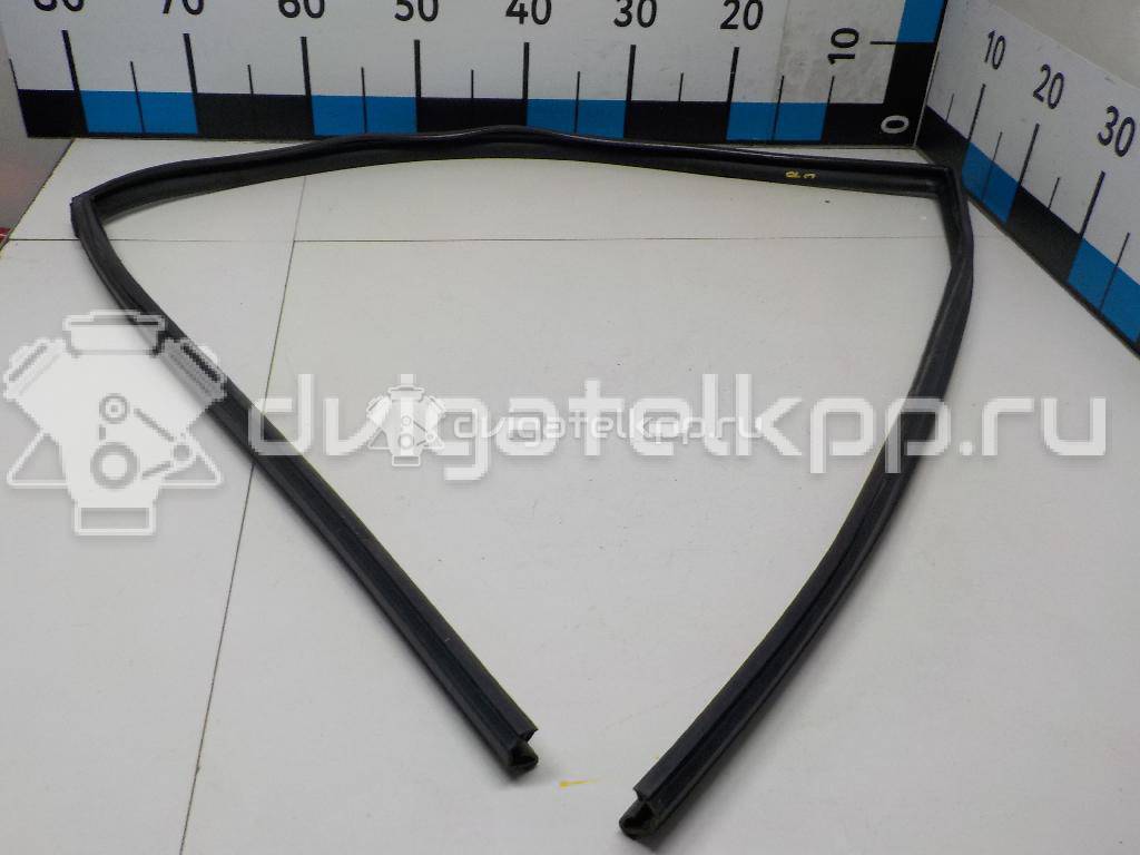 Фото Уплотнитель стекла двери  7338034001 для ssang yong Actyon New/Korando C {forloop.counter}}