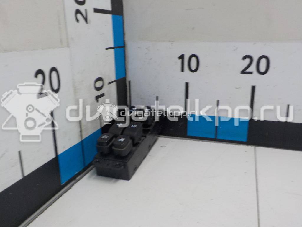 Фото Блок управления стеклоподъемниками  8581134000HDX для ssang yong Actyon New/Korando C {forloop.counter}}