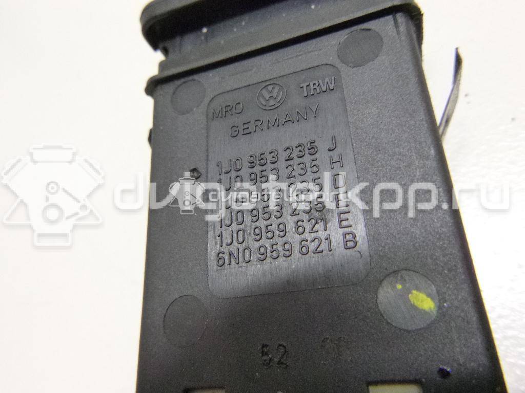 Фото Кнопка аварийной сигнализации  1J0953235J для Volkswagen Bora / Golf {forloop.counter}}