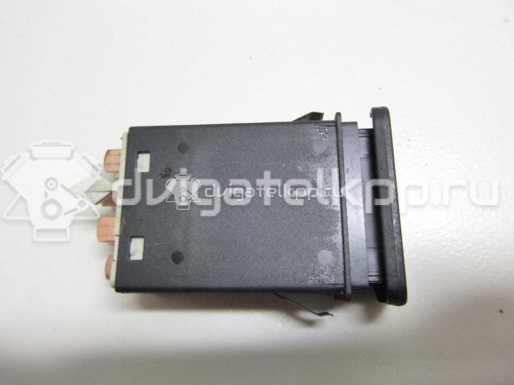 Фото Кнопка аварийной сигнализации  1J0953235J для Volkswagen Bora / Golf {forloop.counter}}