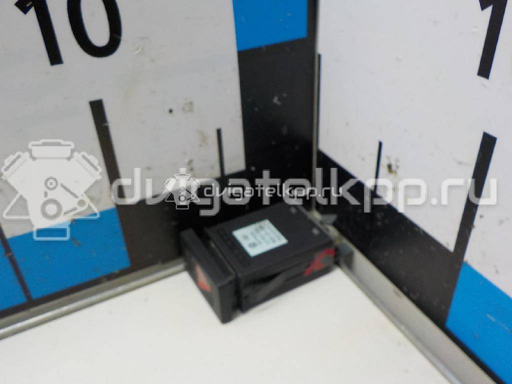 Фото Кнопка аварийной сигнализации  1J0953235J для Volkswagen Bora / Golf {forloop.counter}}