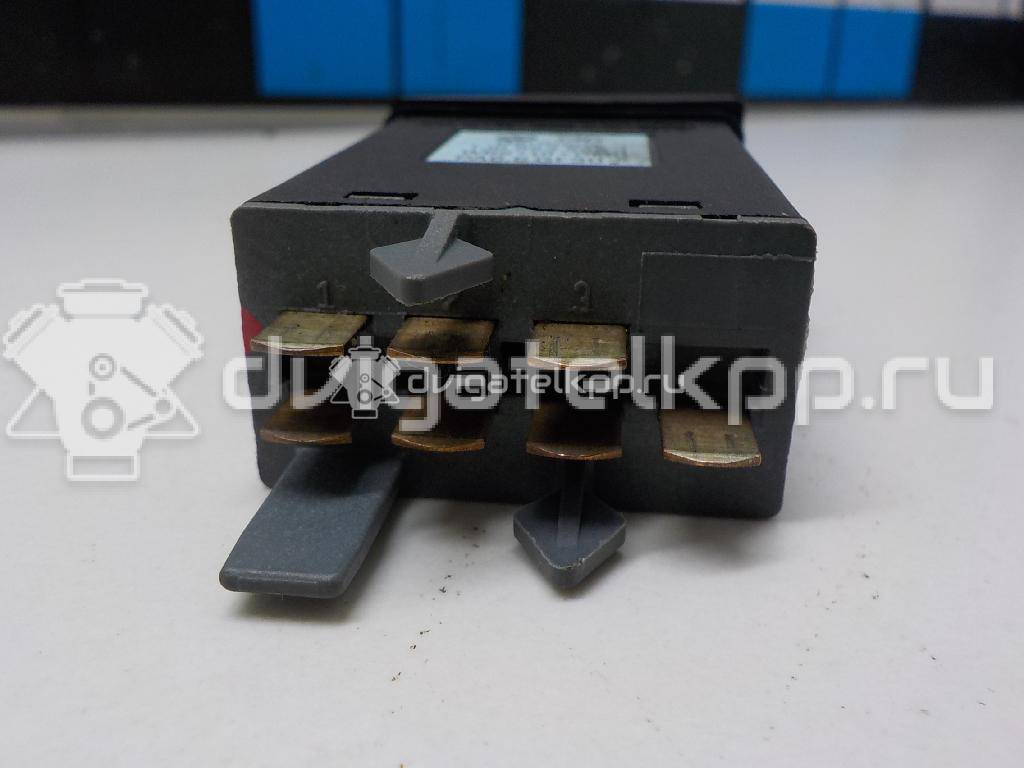 Фото Кнопка аварийной сигнализации  1J0953235J для Volkswagen Bora / Golf {forloop.counter}}