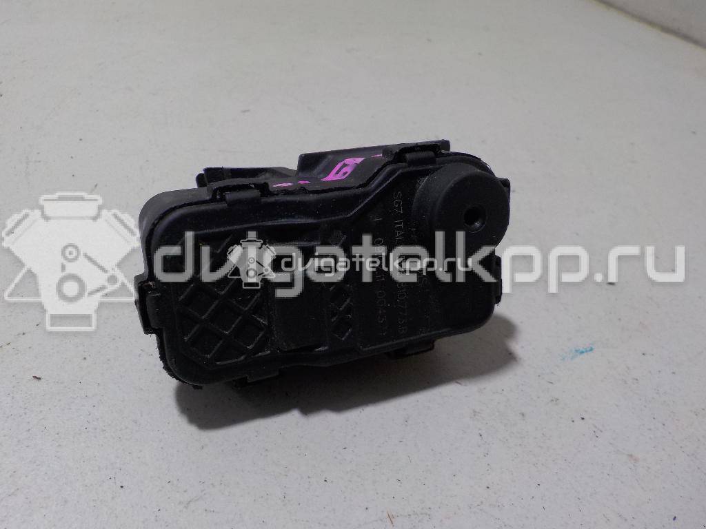 Фото Активатор замка крышки бензобака  5C6810773H для Volkswagen Passat / Jetta / Golf {forloop.counter}}