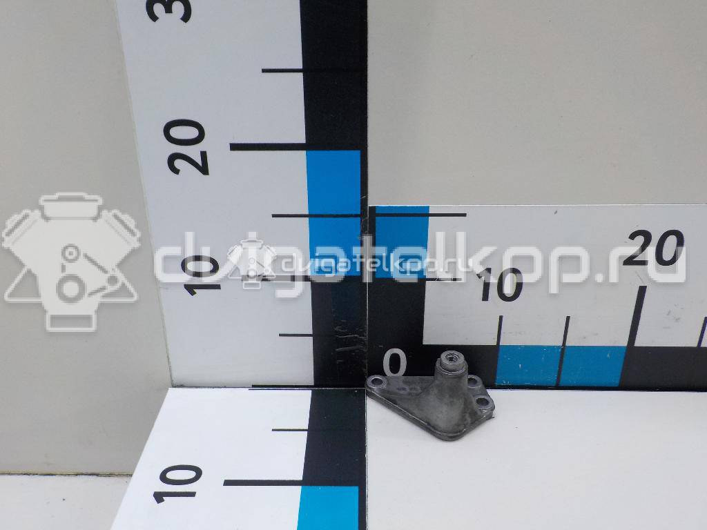 Фото Кронштейн ролика-натяжителя руч. ремня  059145174a для audi A4 [B7] {forloop.counter}}