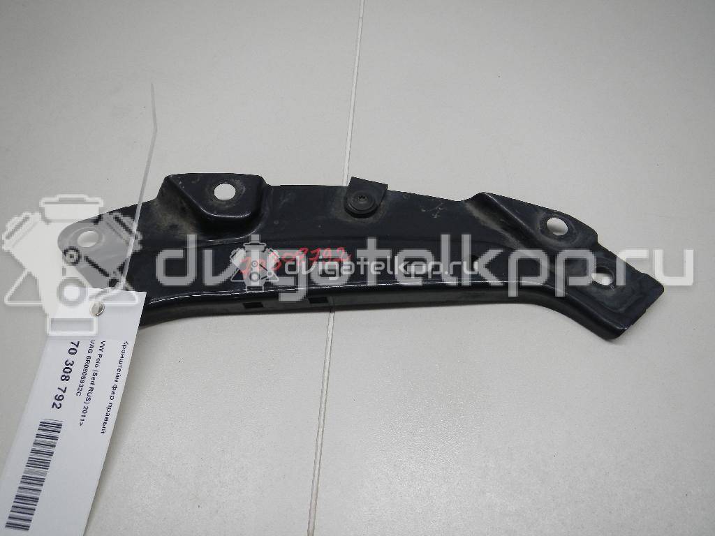 Фото Кронштейн фар правый  6R0805932C для Volkswagen Polo {forloop.counter}}