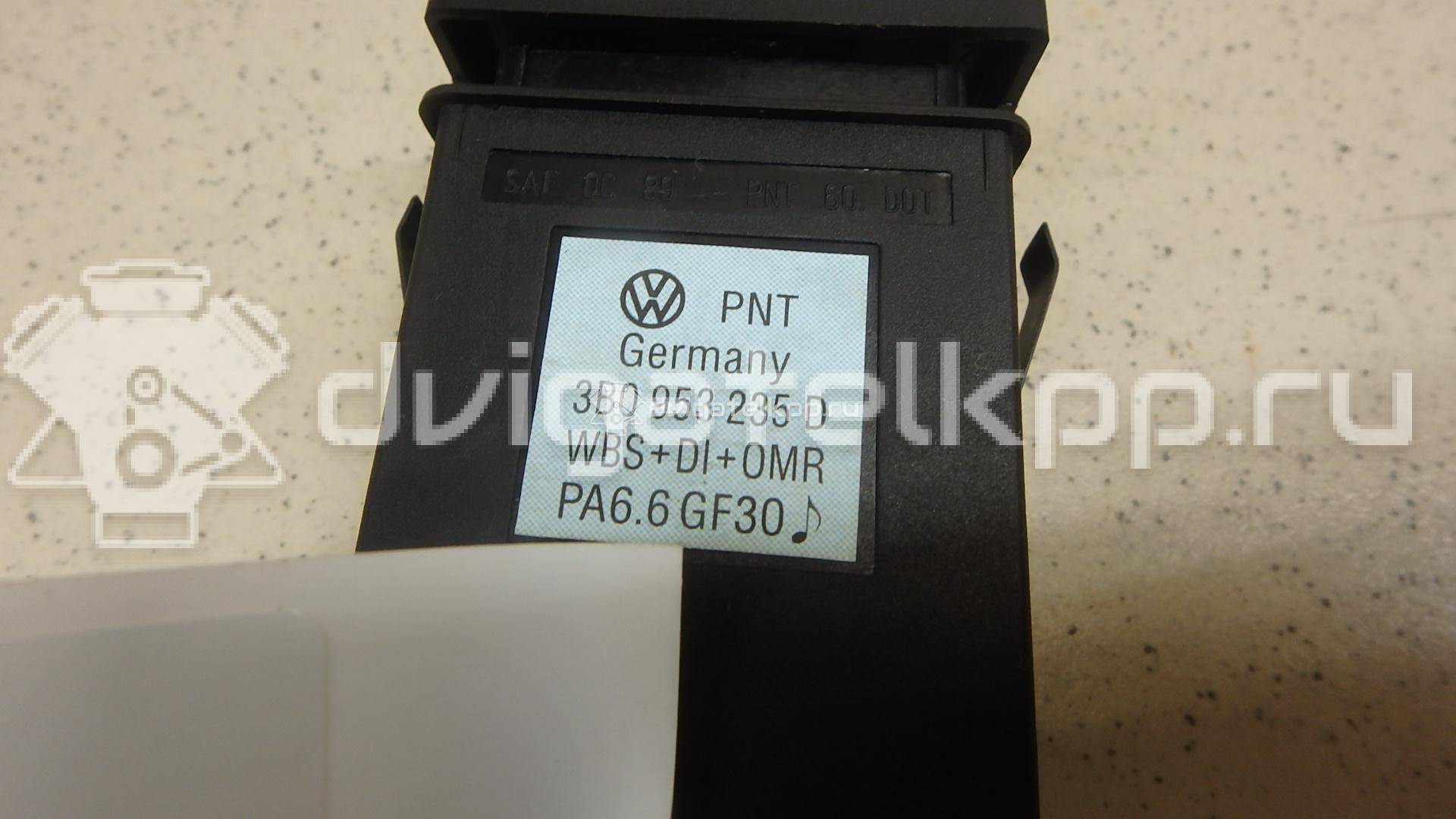 Фото Кнопка аварийной сигнализации  3B0953235D для Volkswagen Passat {forloop.counter}}