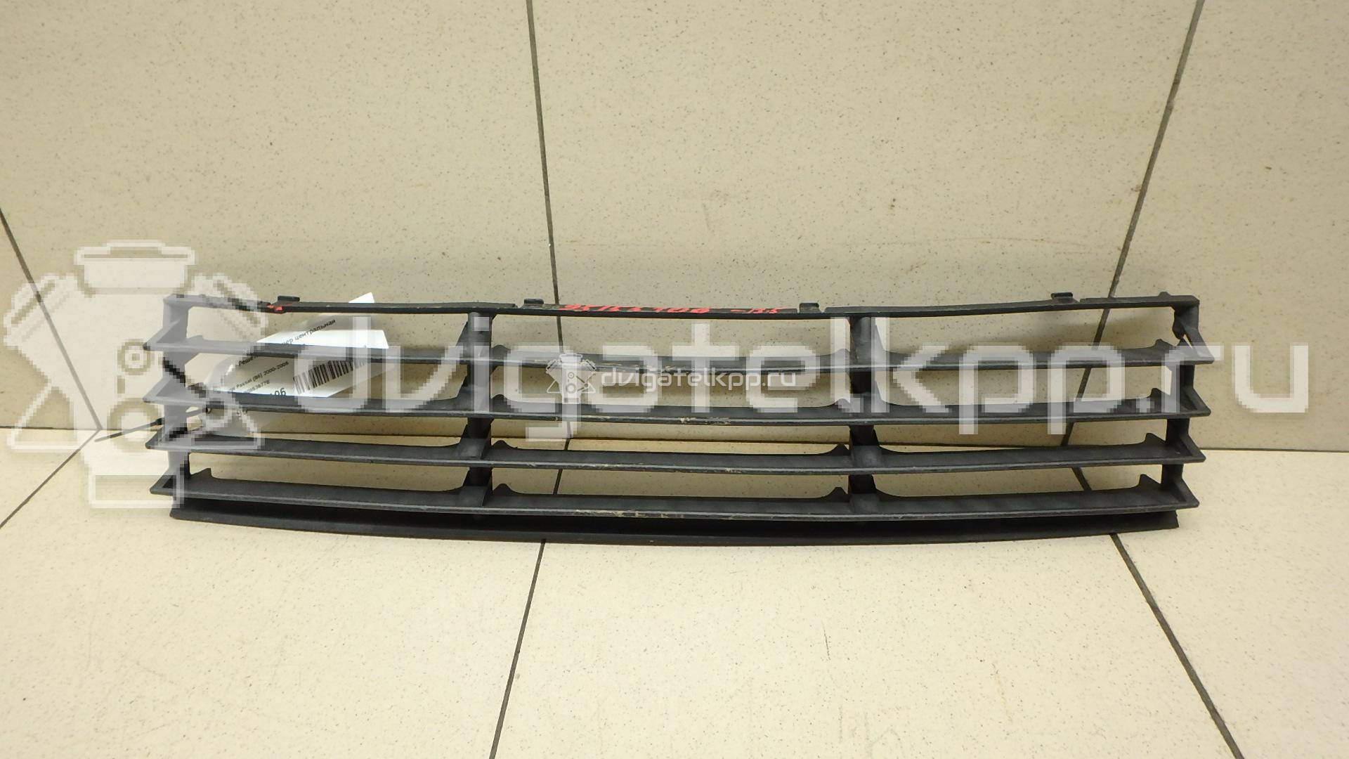 Фото Решетка в бампер центральная  3B0853677E для Volkswagen Passat {forloop.counter}}