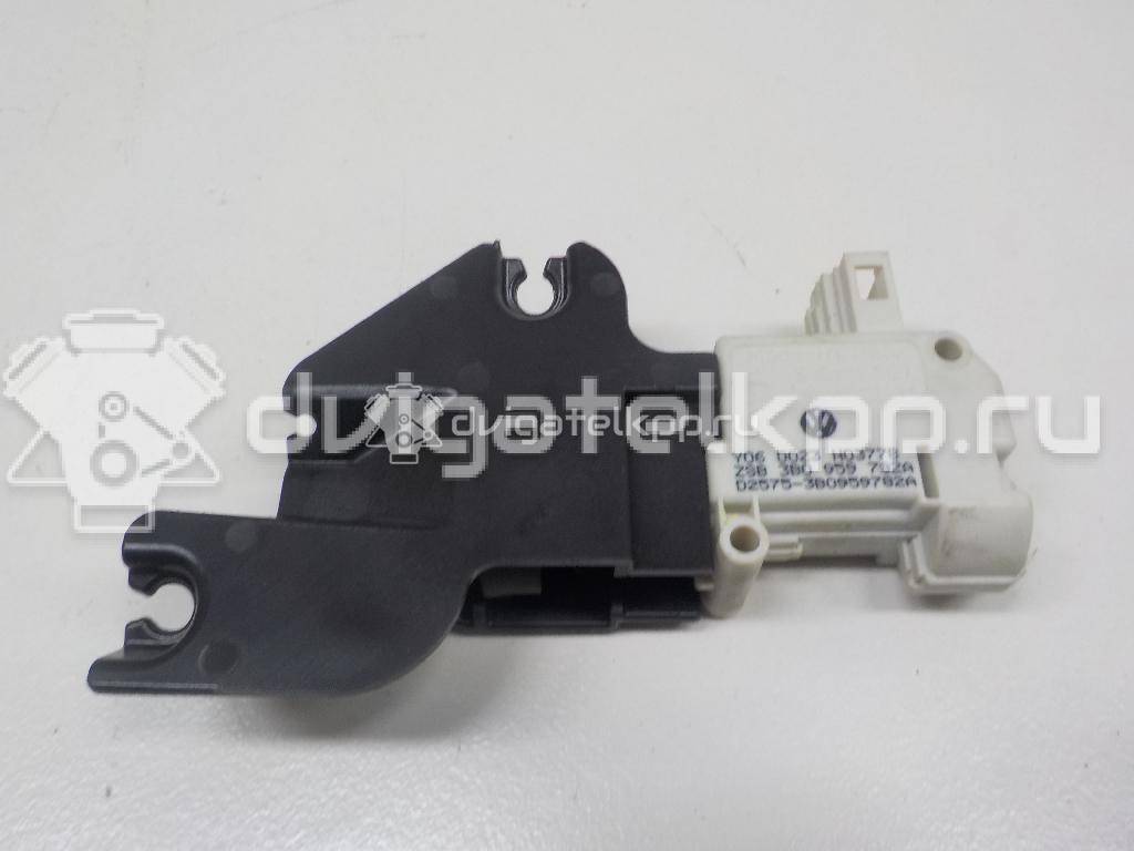 Фото Замок бардачка  3B0959782A для vw Passat [B6] {forloop.counter}}