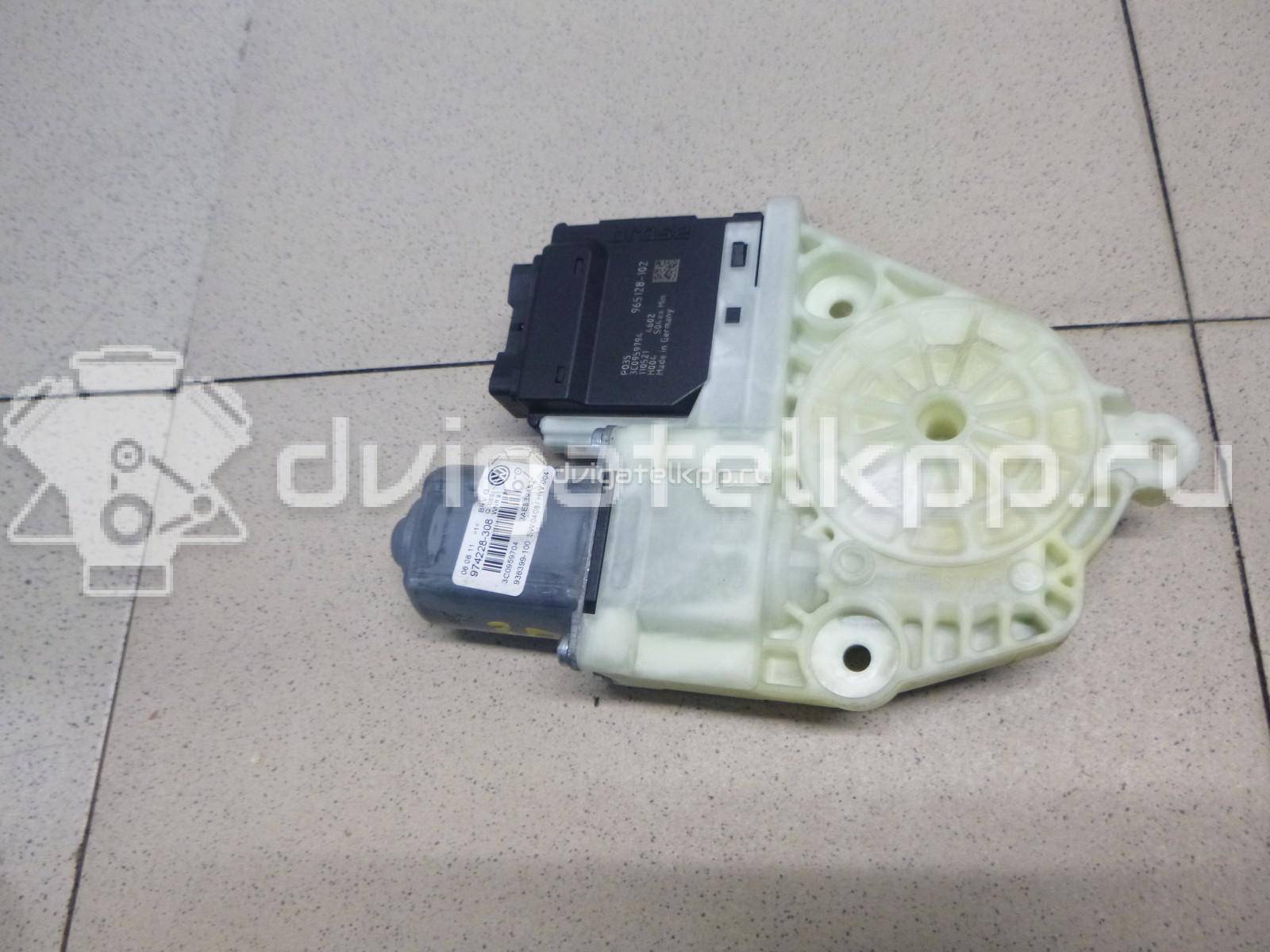 Фото Моторчик стеклоподъемника  3C0959704VW3 для vw Passat [B7] {forloop.counter}}