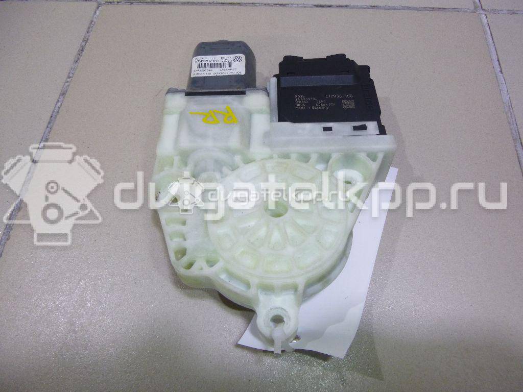 Фото Моторчик стеклоподъемника  3AA959704B для vw Passat [B7] {forloop.counter}}